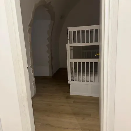 Mon - Guest house